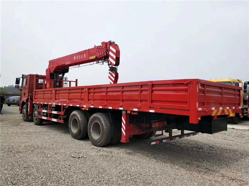 宏昌天马18吨随车吊